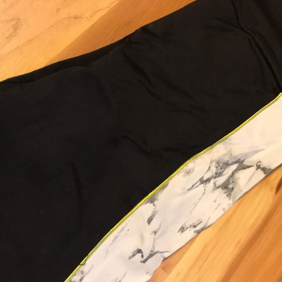 Workout pants - Picture 2 of 3